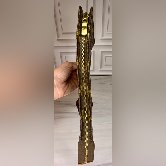 Louis Vuitton Monogram Travel Toiletry Pouch | LV Cosmetic Case - Picture 6 of 9